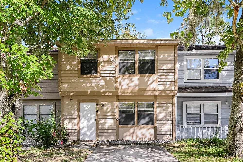 2 bed, 2.5 bath, 1300 sqft, $1,900 — Photo 1