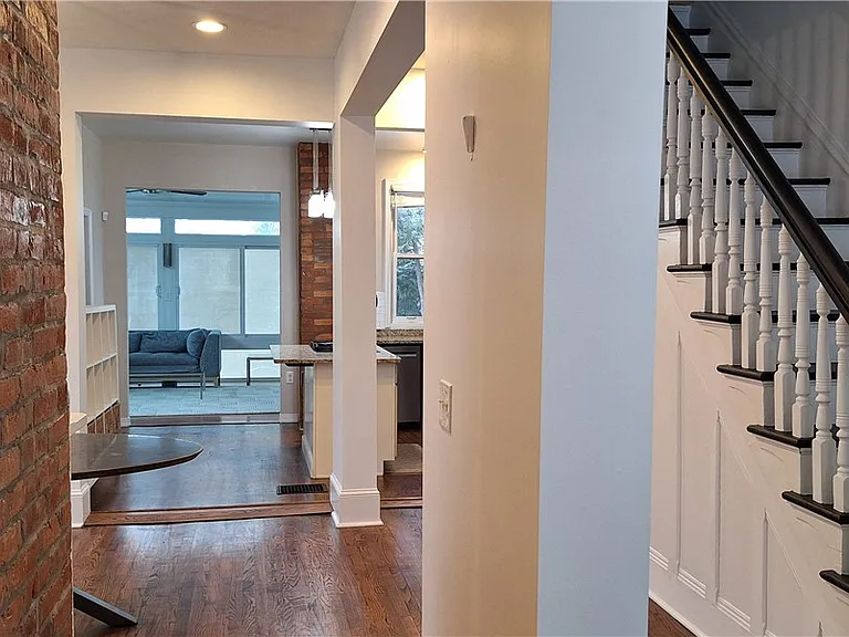 548 S Graham St — Photo 7