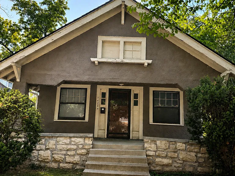 5424 Charlotte St — Photo 1