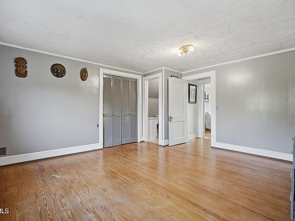 24th image of 251 Charleston St