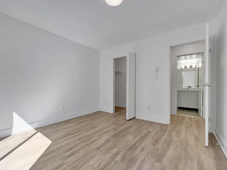 4026 Quadra St — Photo 16