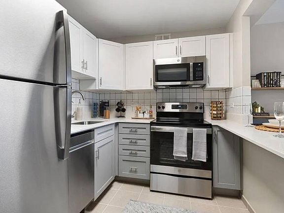 4th image of 540 N Lakeshore Dr #802