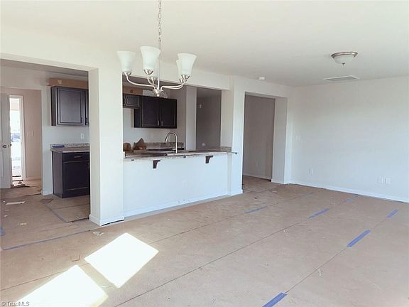 4th image of 204 S Beaumont Ave