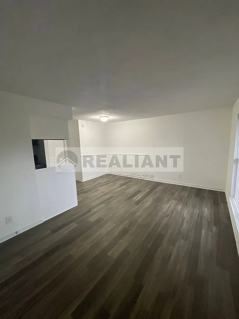 1 bed, 1.0 bath, $870 — Photo 4