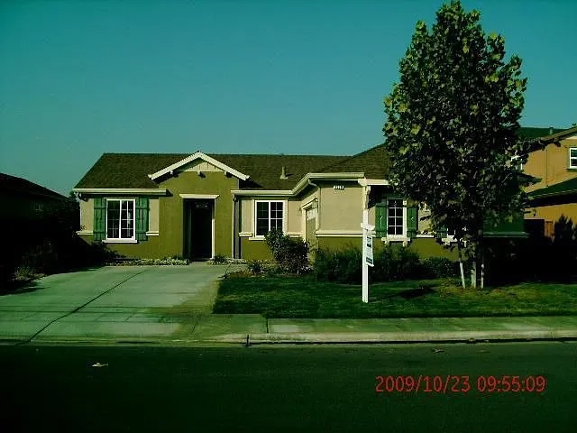 2330 S Bush Ave photo 1