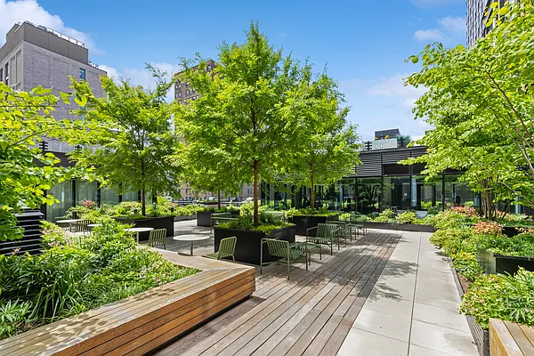 Rented by R New York | media 25