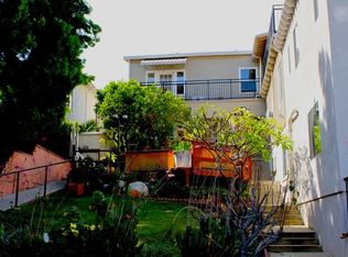 2409 1/2 N Beachwood Dr, Los Angeles, CA 90068