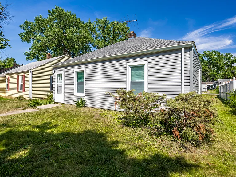 7235 Schneider Ave — Photo 2
