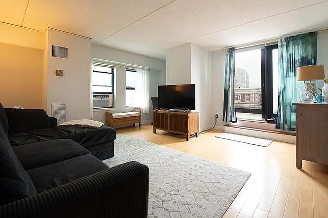2 bed, 1.5 bath, 836 sqft, $4,150 — Photo 2