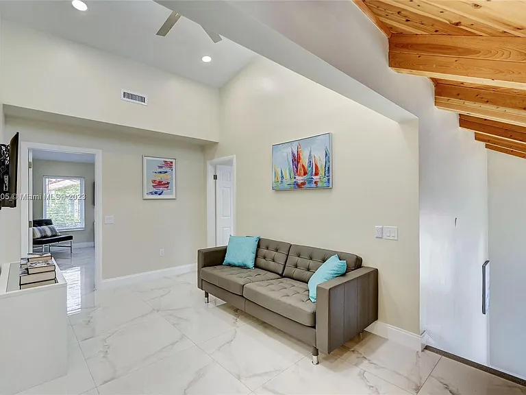 1109 Hollywood Blvd — Photo 21