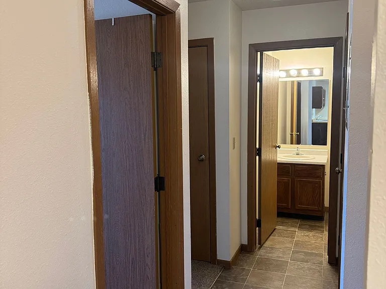 Ashwood Apartments — Photo 11