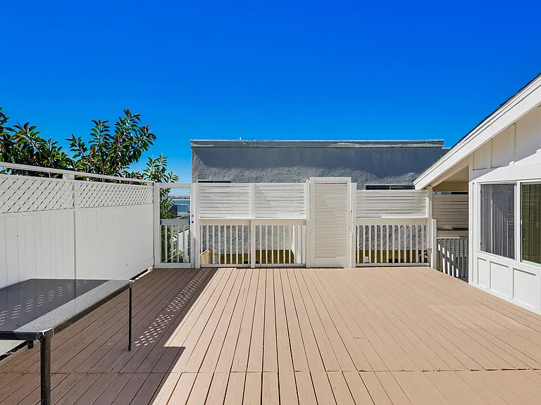 3733 Riviera Dr — Photo 3