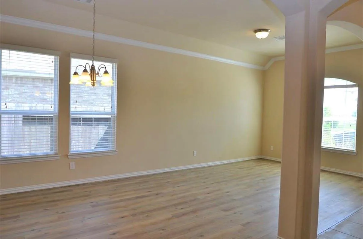 4 bed, 3.5 bath, 3301 sqft, $2,650 — Photo 3