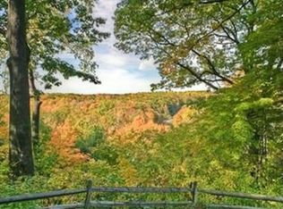 401 Hickory Hill Rd, Chagrin Falls, OH 44022