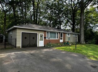 389 Chestnut St, North Syracuse, NY 13212