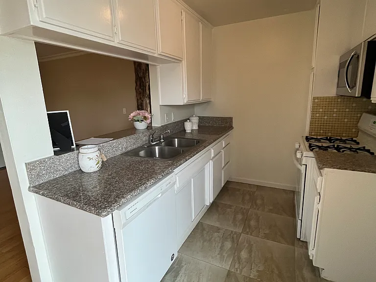 14157 Vanowen St #101 — Photo 5