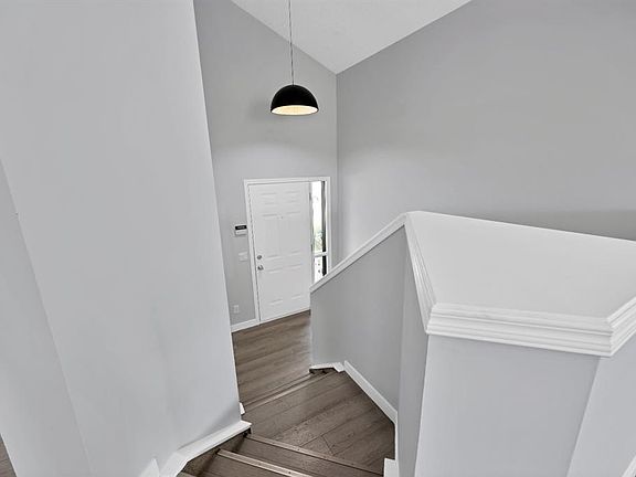 3rd image of 288 N Saddlemead Rd NE