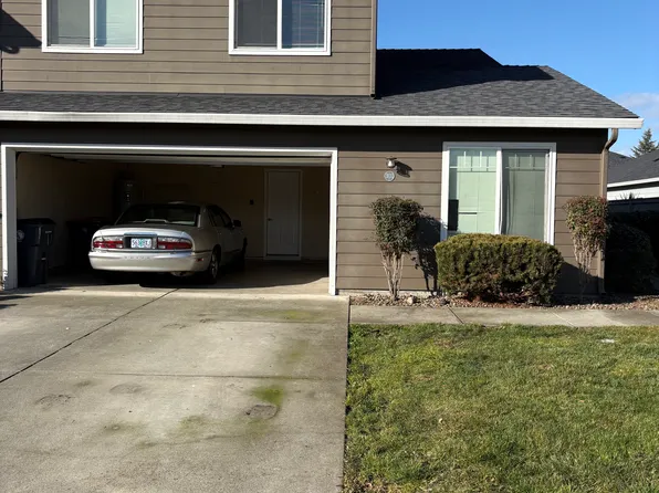 303 Live Oak Loop, Central Pt, OR 97502
