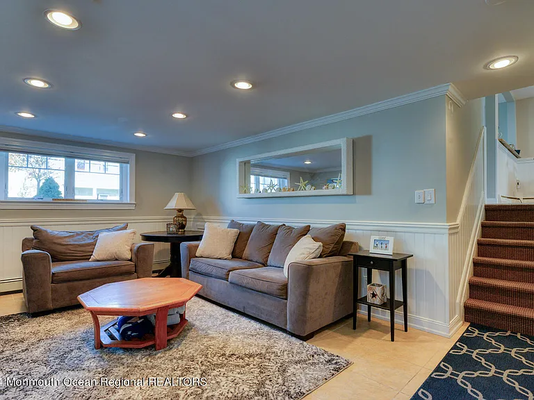 105 Saint Louis Ave — Photo 21