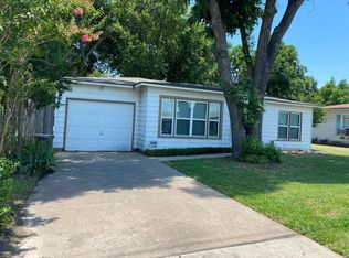 124 N McEntire Ct, White Settlement, TX 76108