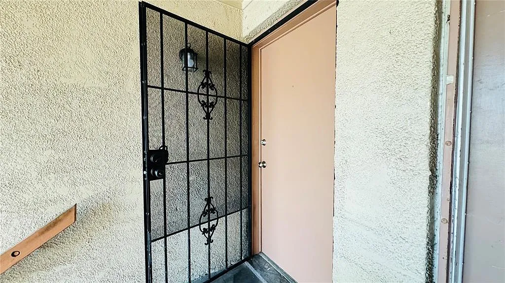 1 bed, 1.0 bath, 685 sqft, $1,275 — Photo 1