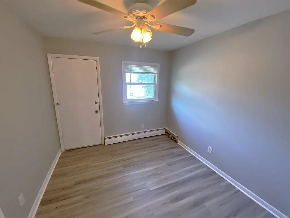 2 bed, 1.0 bath, 720 sqft, $800 — Photo 4