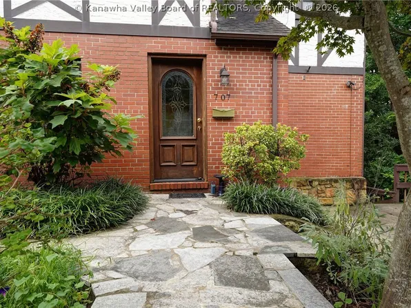 707 Laurel Rd, Charleston, WV 25314