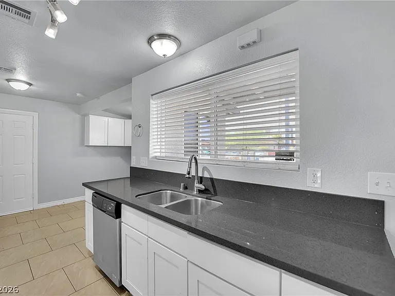 2221 Santa Clara Dr — Photo 10