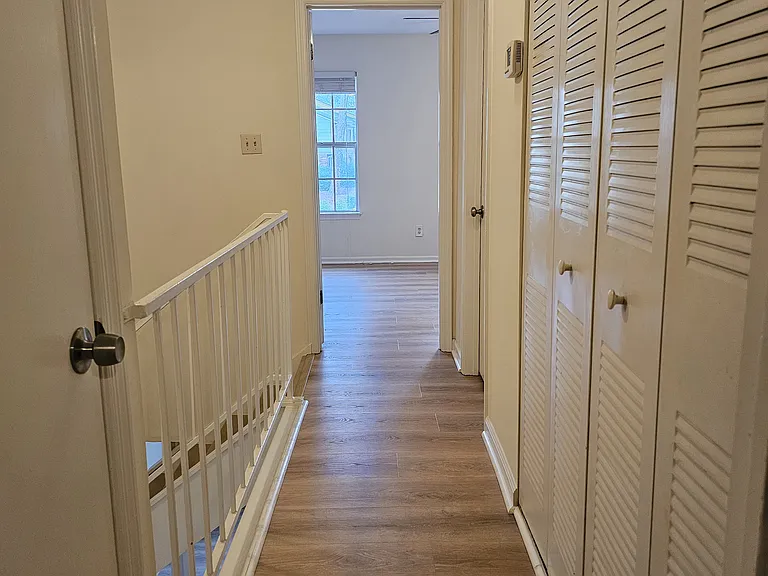 419 Oaktree Sq — Photo 11