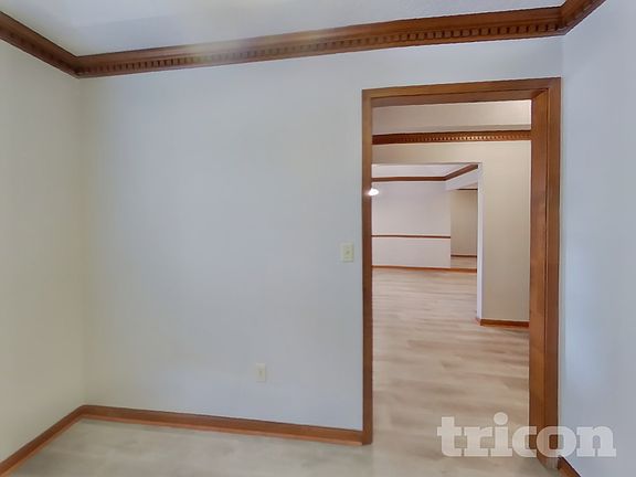5th image of 4750 Deerfoot Ct