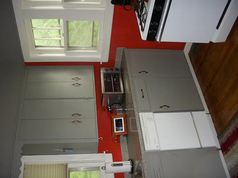 21 N Locust Ave — Photo 7