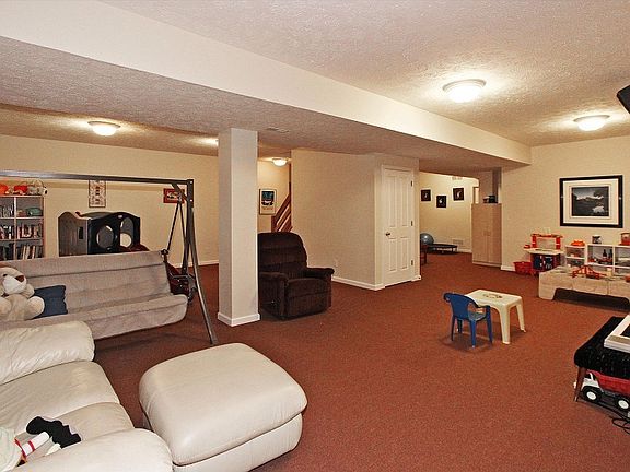5th image of 18069 Benton Oak Dr