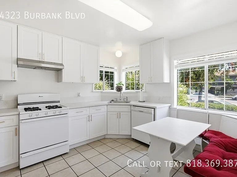 14323 Burbank Blvd — Photo 8