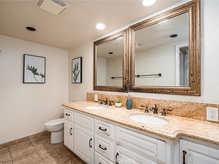 2328 E Vine Ave — Photo 15