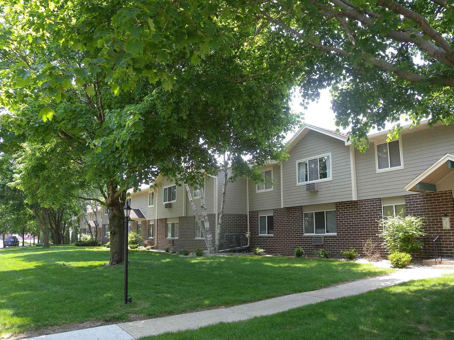 2 bed, 1100 sqft, $1,300 — Photo 1