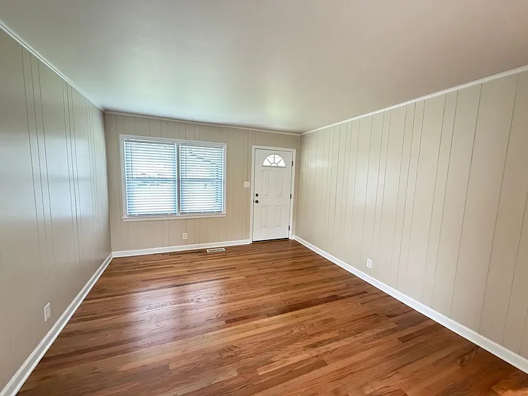 1331 Elm St — Photo 3