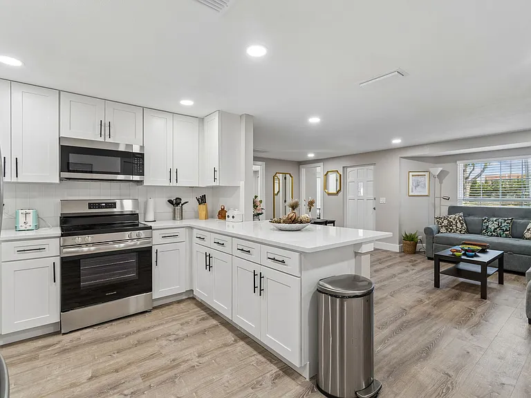 4906 W Cleveland St — Photo 23
