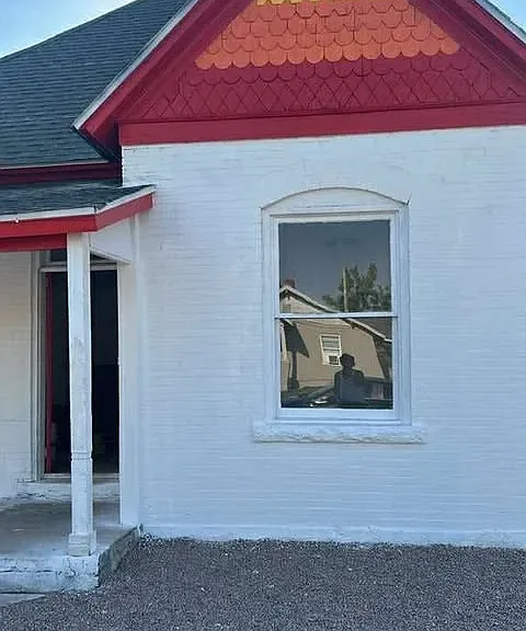 944 Carteret Ave — Photo 1