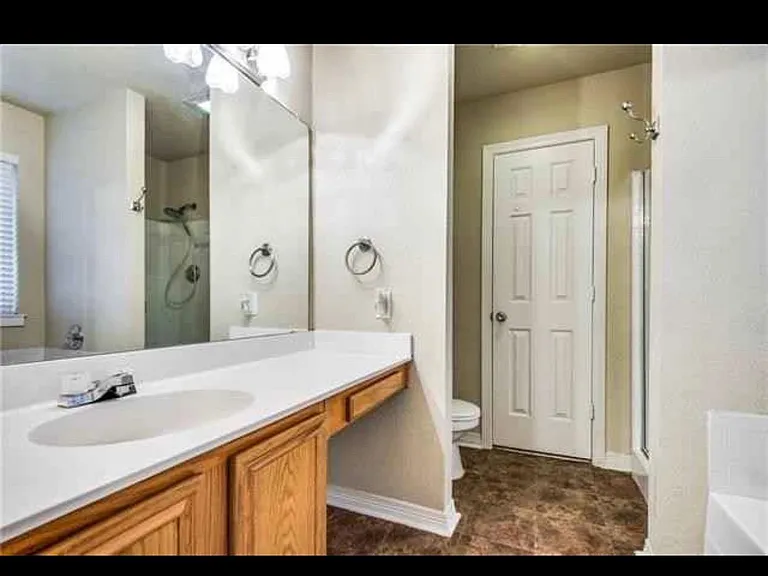 701 Stribling Cir — Photo 4
