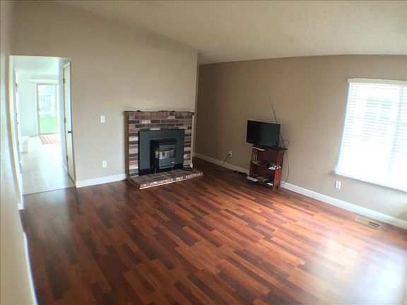 3rd image of 1727 Noreen Dr