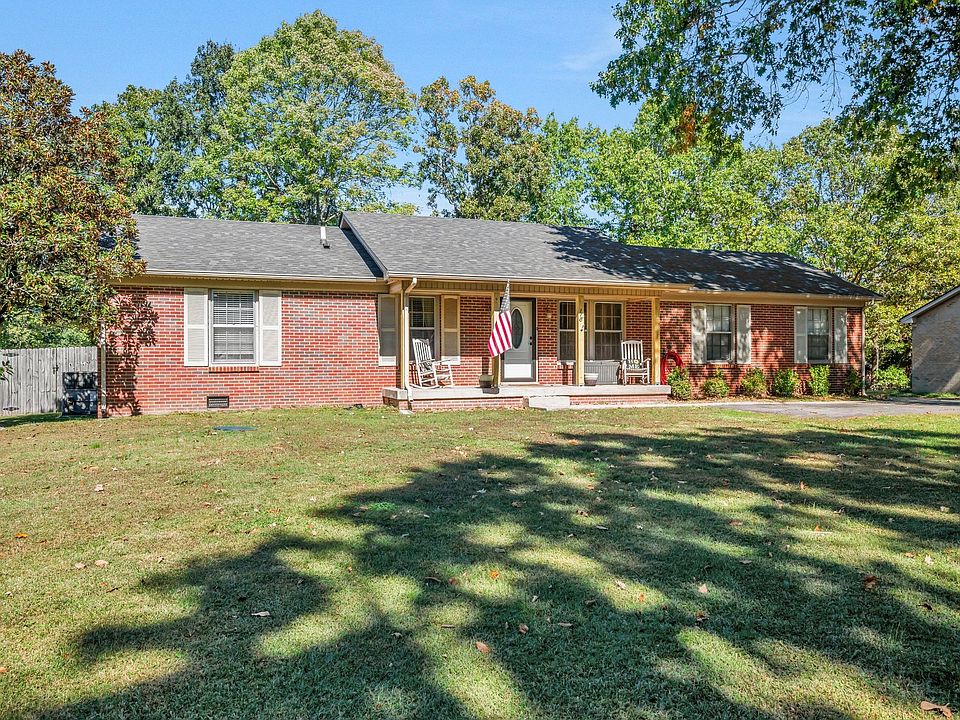 1st image of 118 Ravenwood Cir