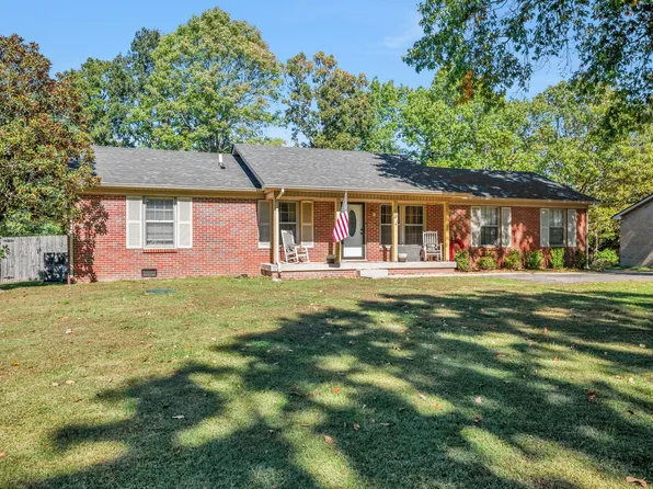 118 Ravenwood Cir, Dickson, TN 37055