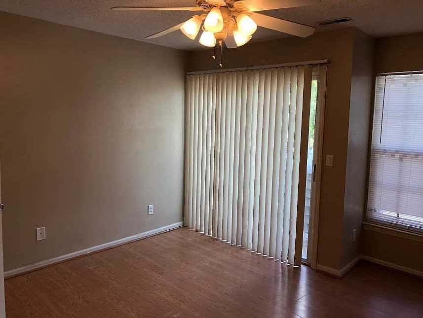 2nd image of 9607 Vinca Cres #E