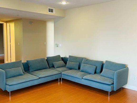 2nd image of 625 S Berendo St APT 301