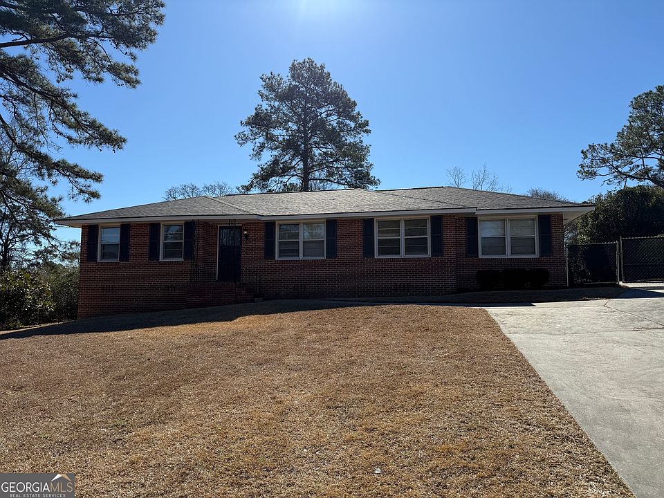 1st image of 673 Woodridge Dr