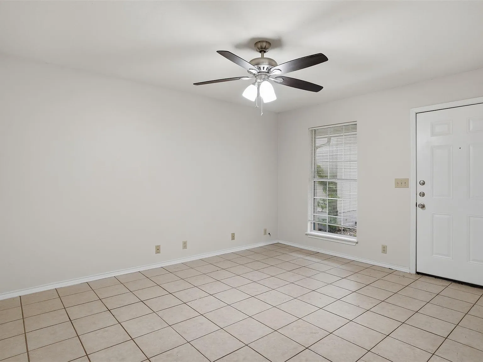 2 bed, 938 sqft, $1,125 — Photo 3