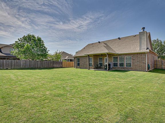 5th image of 1127 Clairemont Ln