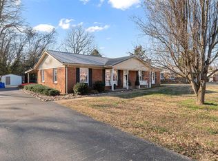 612 Village Dr, Franklin, KY 42134