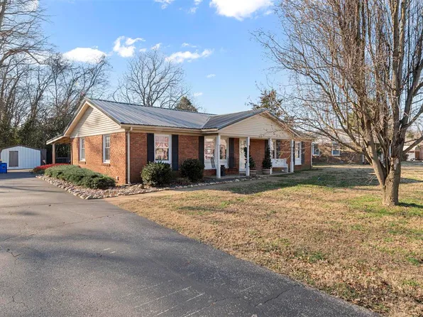 612 Village Dr, Franklin, KY 42134