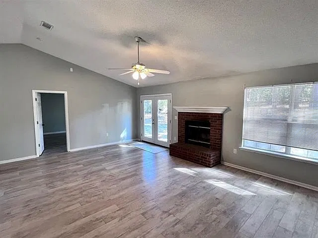 4 bed, 1629 sqft, $2,200 — Photo 2